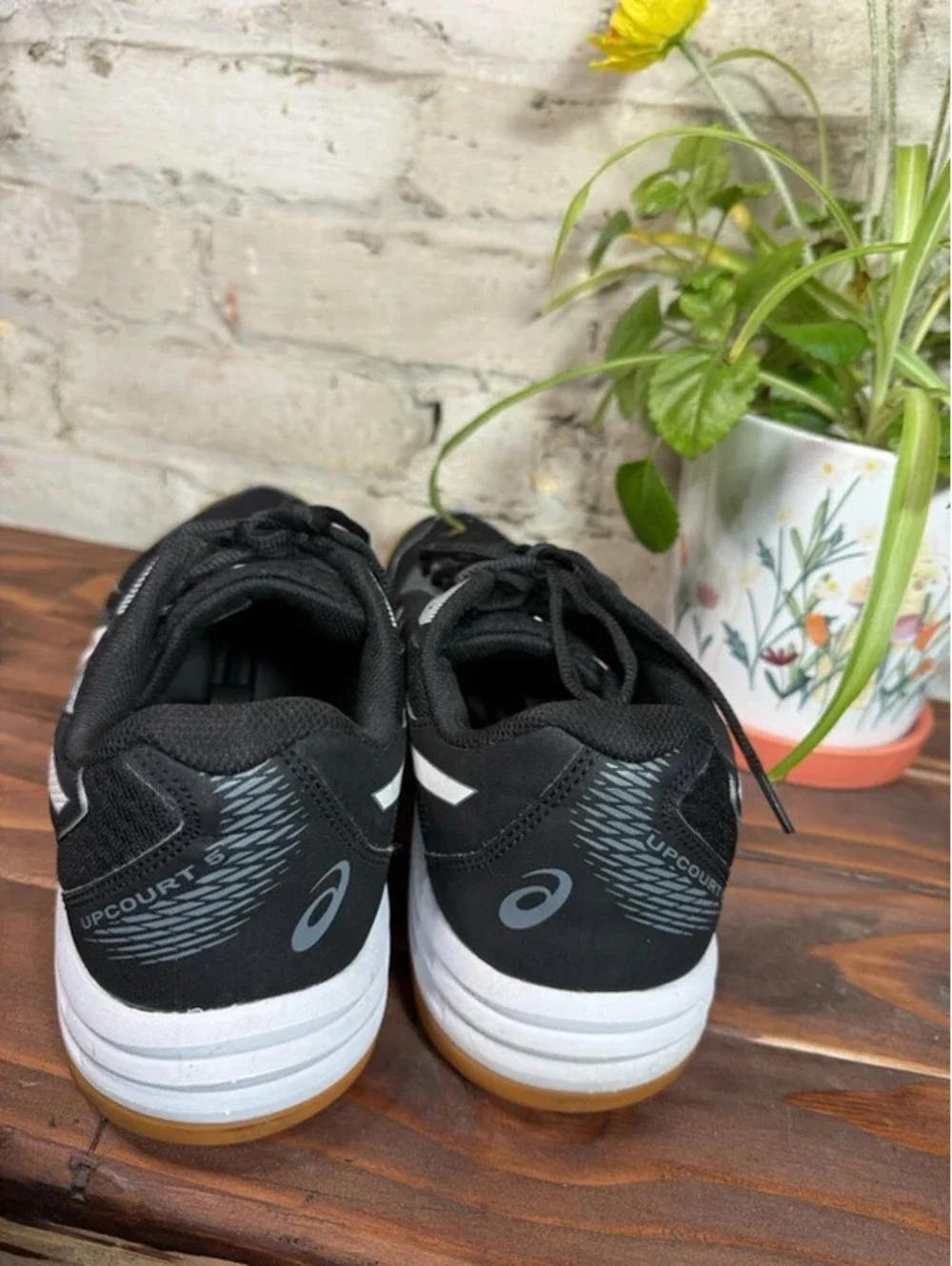 ASICS Upcourt 6 Black/White/Gum Solid Low Top Lace-Up Men's Rubber Sneakers